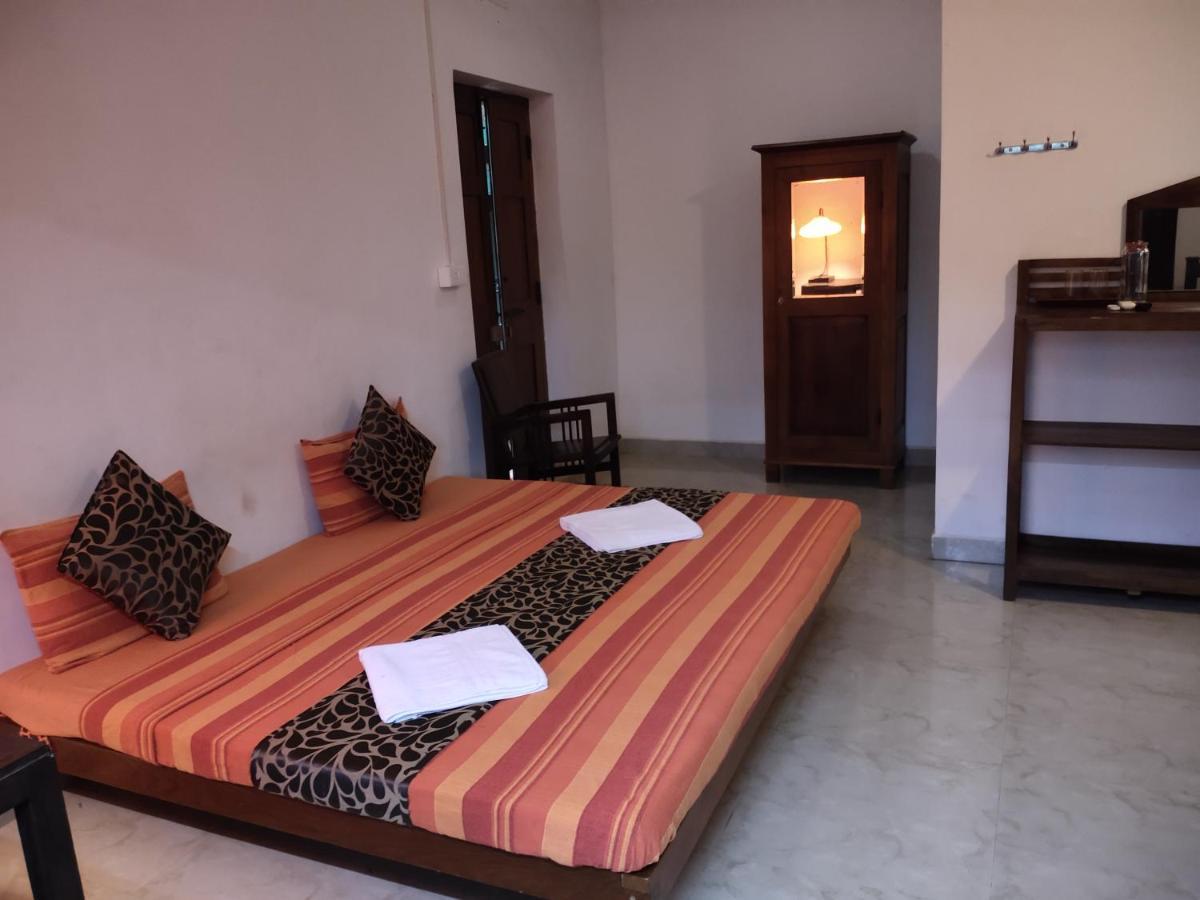 Green'S Guest House Auroville Exterior photo