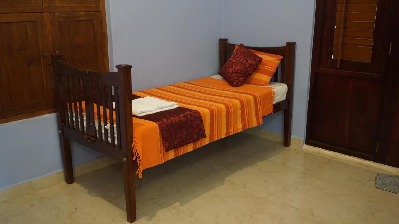 Green'S Guest House Auroville Exterior photo