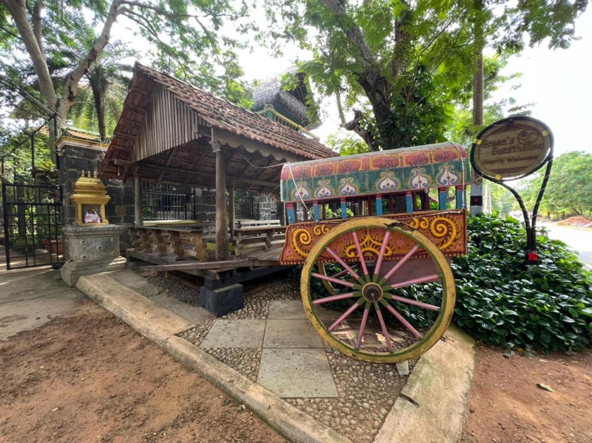 Green'S Guest House Auroville Exterior photo