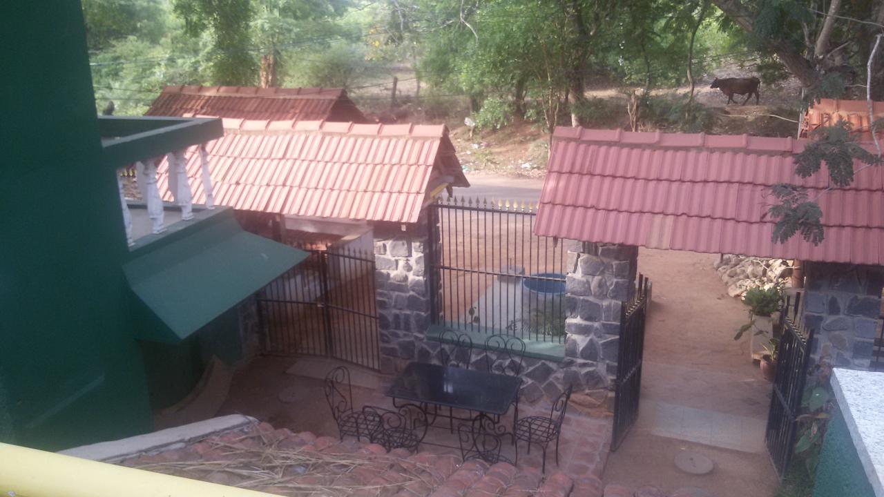 Green'S Guest House Auroville Exterior photo